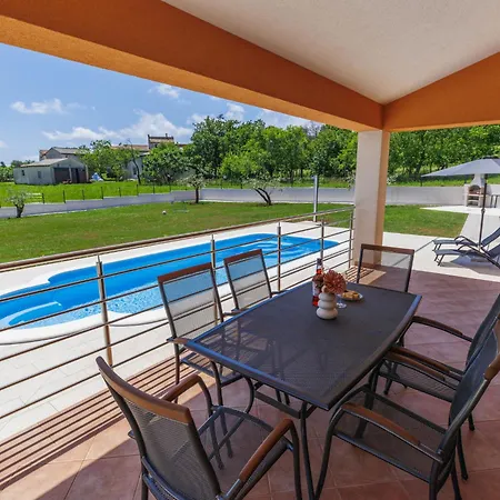 펜션 Tina By Interhome Žminj