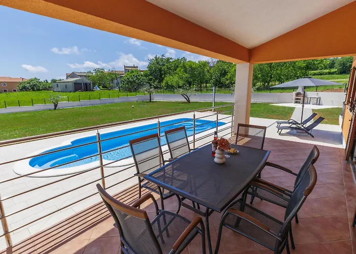 펜션 Tina By Interhome Žminj