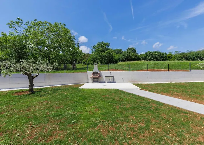 Tina By Interhome 펜션 Žminj